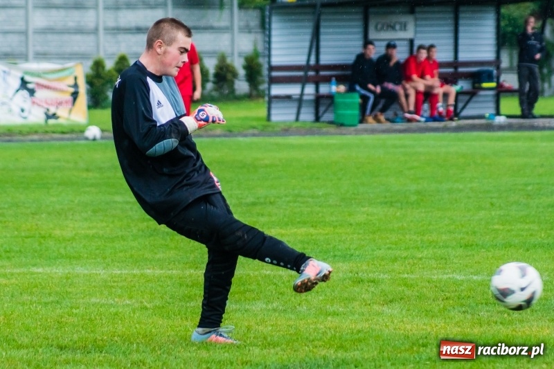 Zdjęcie w galerii na portalu naszraciborz.pl: Juniorzy starsi: Tworków rozkręcał się powoli, lecz ostatecznie strzelił siedem goli wiadomości z regionu