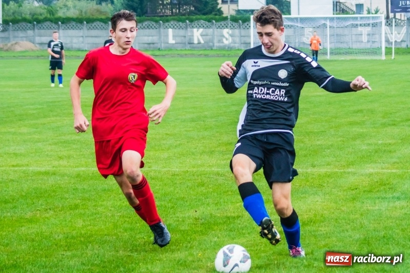 Zdjęcie w galerii na portalu naszraciborz.pl: Juniorzy starsi: Tworków rozkręcał się powoli, lecz ostatecznie strzelił siedem goli wiadomości z regionu
