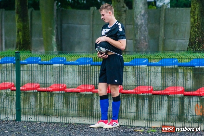 Zdjęcie w galerii na portalu naszraciborz.pl: Juniorzy starsi: Tworków rozkręcał się powoli, lecz ostatecznie strzelił siedem goli wiadomości z regionu