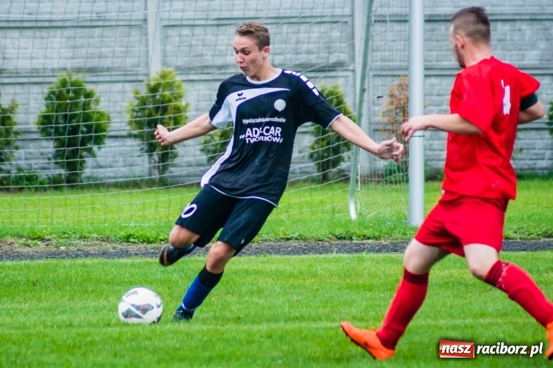 Zdjęcie w galerii na portalu naszraciborz.pl: Juniorzy starsi: Tworków rozkręcał się powoli, lecz ostatecznie strzelił siedem goli wiadomości z regionu
