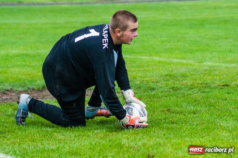 Zdjęcie w galerii na portalu naszraciborz.pl: Juniorzy starsi: Tworków rozkręcał się powoli, lecz ostatecznie strzelił siedem goli wiadomości z regionu