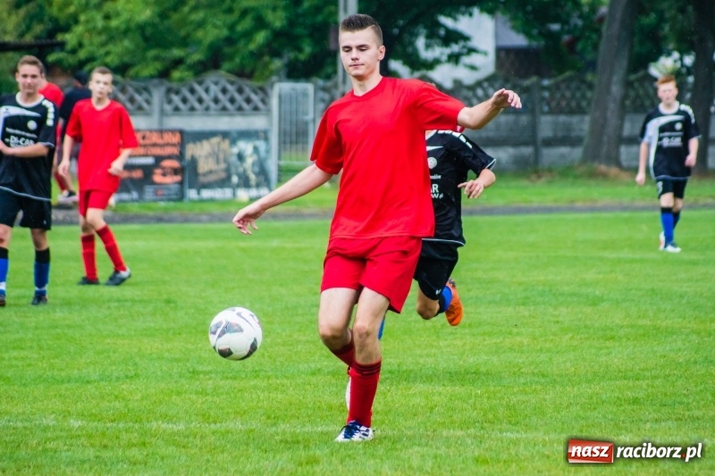 Zdjęcie w galerii na portalu naszraciborz.pl: Juniorzy starsi: Tworków rozkręcał się powoli, lecz ostatecznie strzelił siedem goli wiadomości z regionu