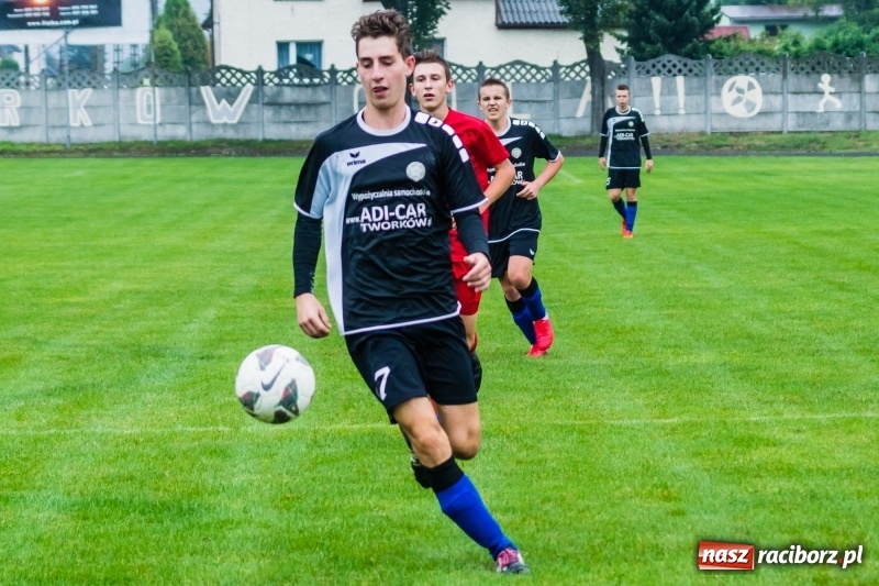 Zdjęcie w galerii na portalu naszraciborz.pl: Juniorzy starsi: Tworków rozkręcał się powoli, lecz ostatecznie strzelił siedem goli wiadomości z regionu