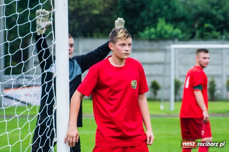 Zdjęcie w galerii na portalu naszraciborz.pl: Juniorzy starsi: Tworków rozkręcał się powoli, lecz ostatecznie strzelił siedem goli wiadomości z regionu