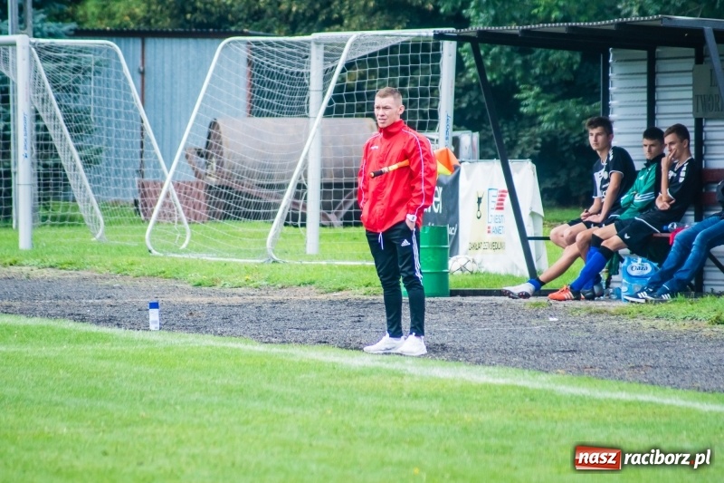 Zdjęcie w galerii na portalu naszraciborz.pl: Juniorzy starsi: Tworków rozkręcał się powoli, lecz ostatecznie strzelił siedem goli wiadomości z regionu