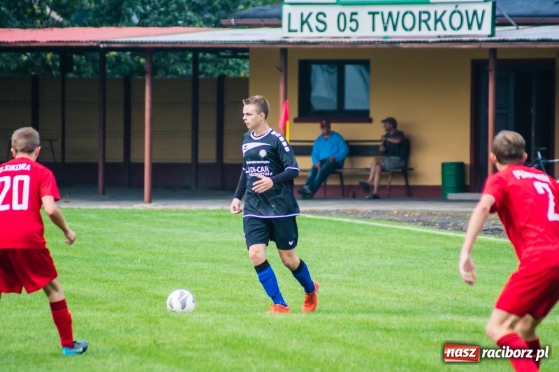 Zdjęcie w galerii na portalu naszraciborz.pl: Juniorzy starsi: Tworków rozkręcał się powoli, lecz ostatecznie strzelił siedem goli wiadomości z regionu