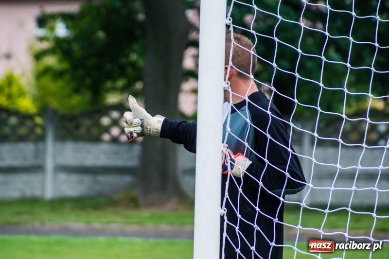 Zdjęcie w galerii na portalu naszraciborz.pl: Juniorzy starsi: Tworków rozkręcał się powoli, lecz ostatecznie strzelił siedem goli wiadomości z regionu