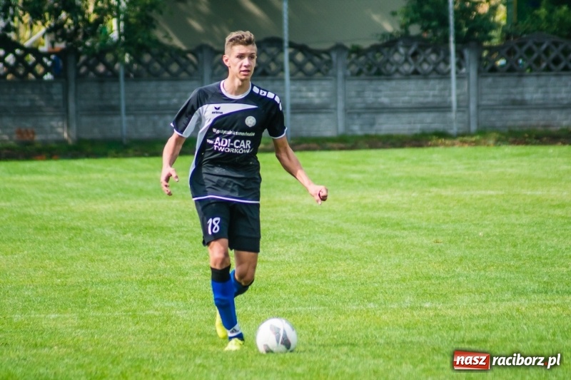 Zdjęcie w galerii na portalu naszraciborz.pl: Juniorzy starsi: Tworków rozkręcał się powoli, lecz ostatecznie strzelił siedem goli wiadomości z regionu