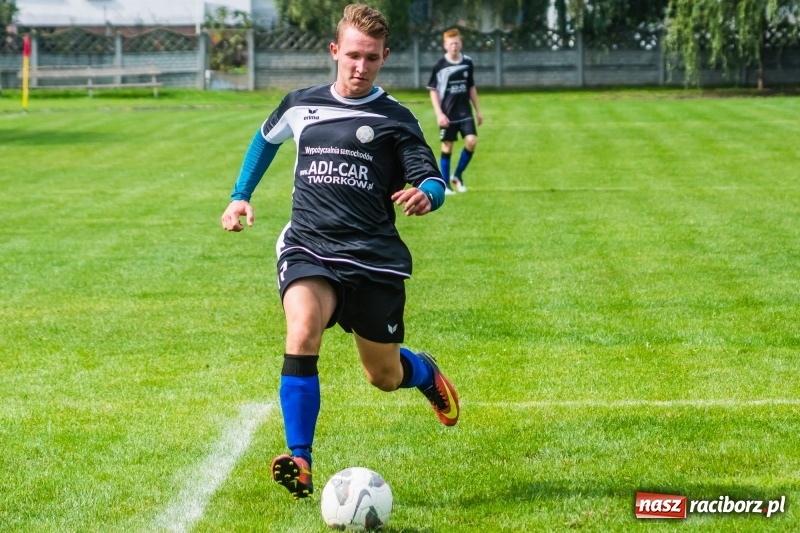 Zdjęcie w galerii na portalu naszraciborz.pl: Juniorzy starsi: Tworków rozkręcał się powoli, lecz ostatecznie strzelił siedem goli wiadomości z regionu