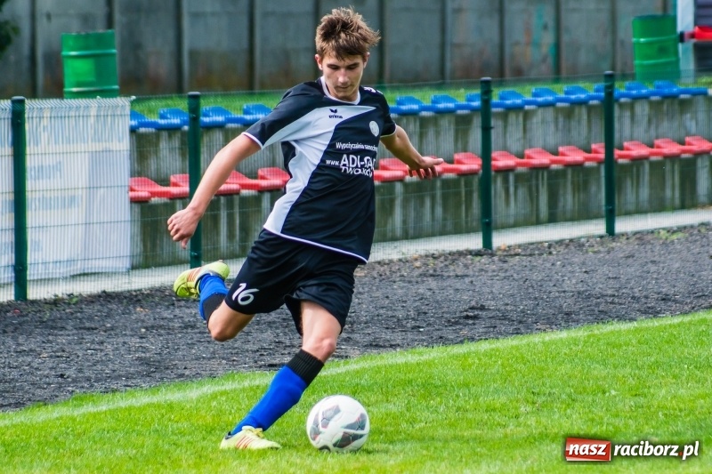 Zdjęcie w galerii na portalu naszraciborz.pl: Juniorzy starsi: Tworków rozkręcał się powoli, lecz ostatecznie strzelił siedem goli wiadomości z regionu