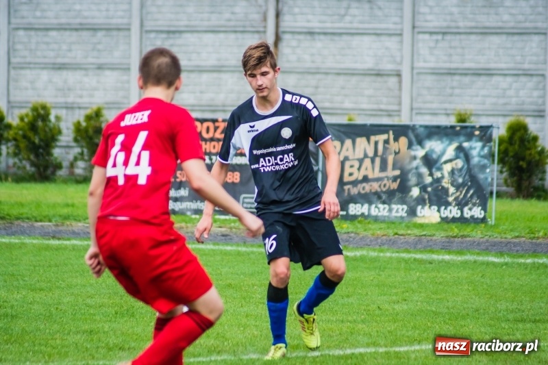 Zdjęcie w galerii na portalu naszraciborz.pl: Juniorzy starsi: Tworków rozkręcał się powoli, lecz ostatecznie strzelił siedem goli wiadomości z regionu