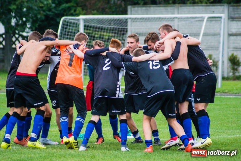 Zdjęcie w galerii na portalu naszraciborz.pl: Juniorzy starsi: Tworków rozkręcał się powoli, lecz ostatecznie strzelił siedem goli wiadomości z regionu