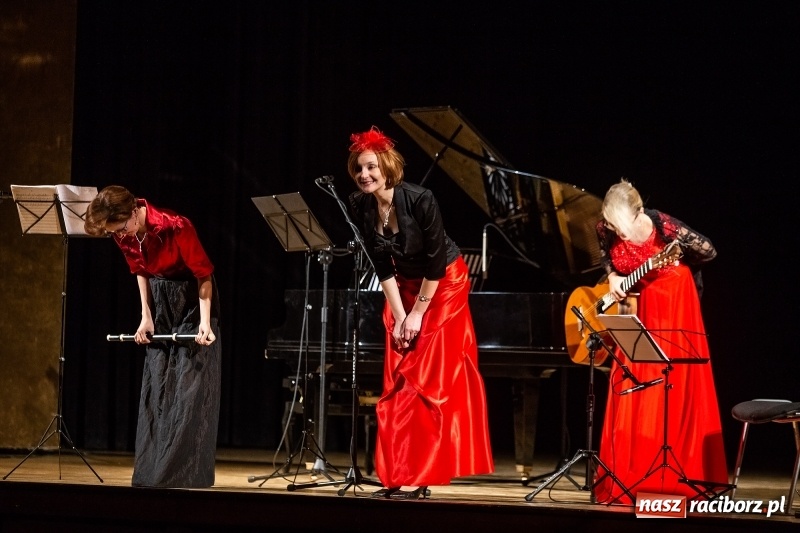 Zdjęcie w galerii na portalu naszraciborz.pl: 100 lat polskiej niepodległości. Finesis Trio wystąpiło w Raciborskim Centrum Kultury wiadomości z regionu