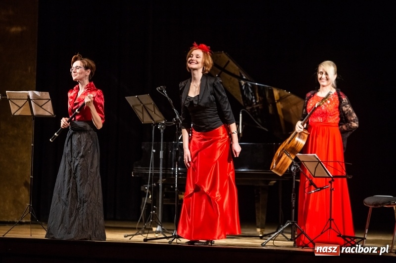 Zdjęcie w galerii na portalu naszraciborz.pl: 100 lat polskiej niepodległości. Finesis Trio wystąpiło w Raciborskim Centrum Kultury wiadomości z regionu