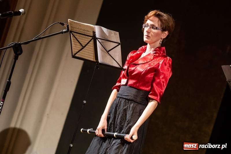 Zdjęcie w galerii na portalu naszraciborz.pl: 100 lat polskiej niepodległości. Finesis Trio wystąpiło w Raciborskim Centrum Kultury wiadomości z regionu