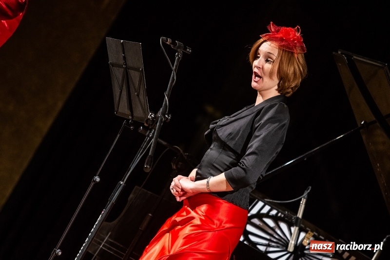 Zdjęcie w galerii na portalu naszraciborz.pl: 100 lat polskiej niepodległości. Finesis Trio wystąpiło w Raciborskim Centrum Kultury wiadomości z regionu