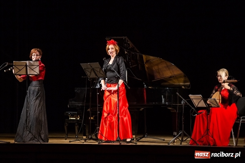 Zdjęcie w galerii na portalu naszraciborz.pl: 100 lat polskiej niepodległości. Finesis Trio wystąpiło w Raciborskim Centrum Kultury wiadomości z regionu