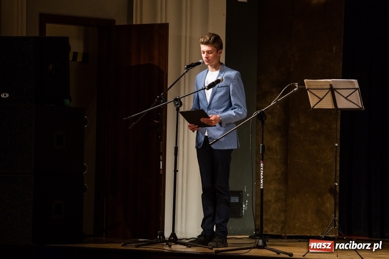 Zdjęcie w galerii na portalu naszraciborz.pl: 100 lat polskiej niepodległości. Finesis Trio wystąpiło w Raciborskim Centrum Kultury wiadomości z regionu