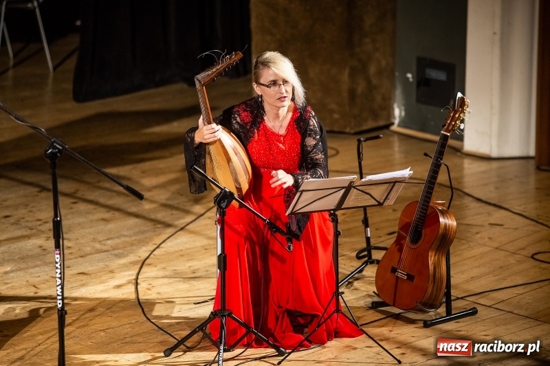Zdjęcie w galerii na portalu naszraciborz.pl: 100 lat polskiej niepodległości. Finesis Trio wystąpiło w Raciborskim Centrum Kultury wiadomości z regionu