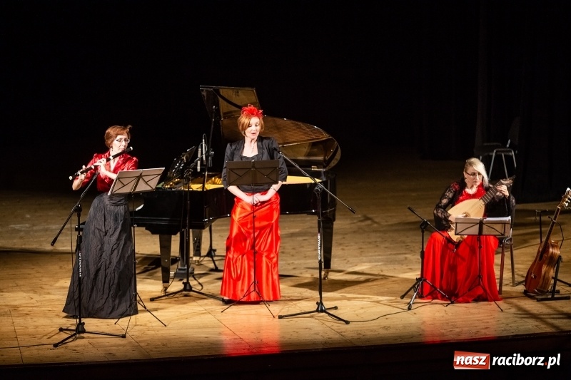 Zdjęcie w galerii na portalu naszraciborz.pl: 100 lat polskiej niepodległości. Finesis Trio wystąpiło w Raciborskim Centrum Kultury wiadomości z regionu
