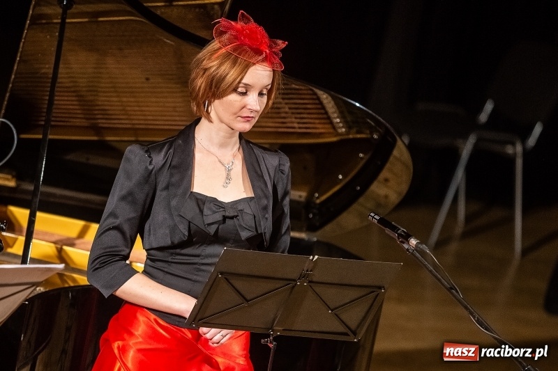 Zdjęcie w galerii na portalu naszraciborz.pl: 100 lat polskiej niepodległości. Finesis Trio wystąpiło w Raciborskim Centrum Kultury wiadomości z regionu