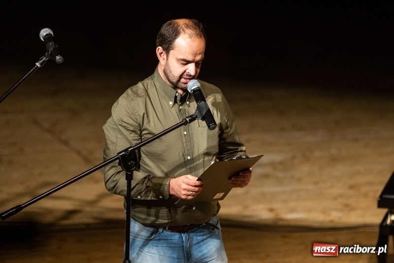 Zdjęcie w galerii na portalu naszraciborz.pl: 100 lat polskiej niepodległości. Finesis Trio wystąpiło w Raciborskim Centrum Kultury wiadomości z regionu