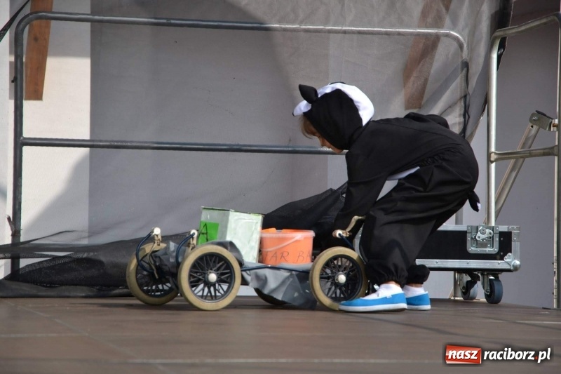 Zdjęcie w galerii na portalu naszraciborz.pl: MDK żegnał dziś lato na zamku  wiadomości z regionu