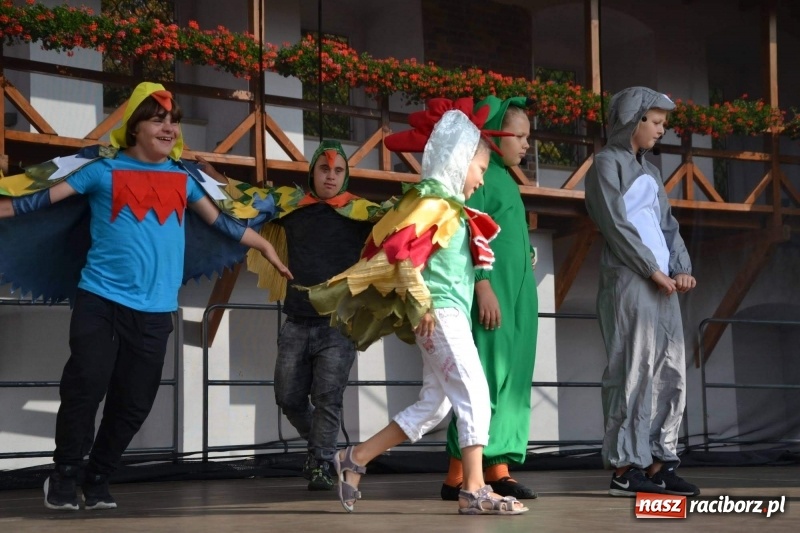 Zdjęcie w galerii na portalu naszraciborz.pl: MDK żegnał dziś lato na zamku  wiadomości z regionu