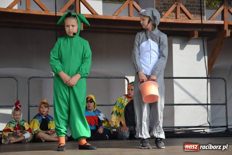 Zdjęcie w galerii na portalu naszraciborz.pl: MDK żegnał dziś lato na zamku  wiadomości z regionu