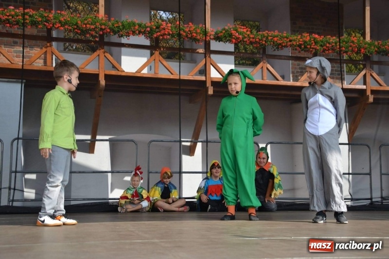 Zdjęcie w galerii na portalu naszraciborz.pl: MDK żegnał dziś lato na zamku  wiadomości z regionu