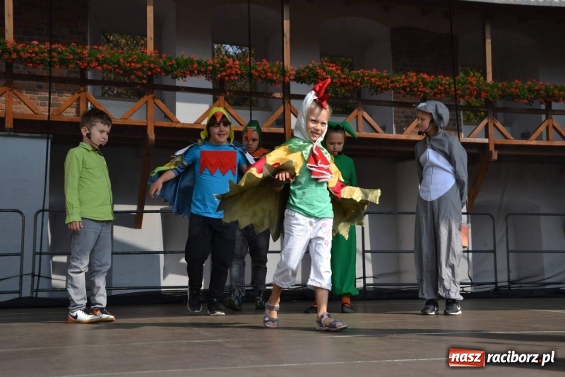 Zdjęcie w galerii na portalu naszraciborz.pl: MDK żegnał dziś lato na zamku  wiadomości z regionu