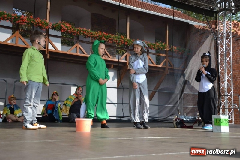 Zdjęcie w galerii na portalu naszraciborz.pl: MDK żegnał dziś lato na zamku  wiadomości z regionu