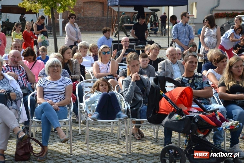 Zdjęcie w galerii na portalu naszraciborz.pl: MDK żegnał dziś lato na zamku  wiadomości z regionu
