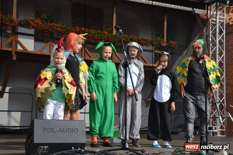 Zdjęcie w galerii na portalu naszraciborz.pl: MDK żegnał dziś lato na zamku  wiadomości z regionu