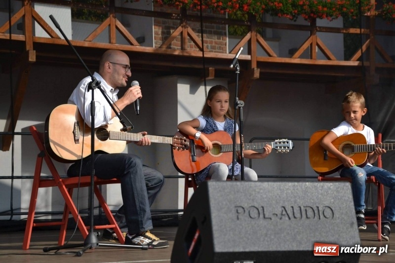 Zdjęcie w galerii na portalu naszraciborz.pl: MDK żegnał dziś lato na zamku  wiadomości z regionu