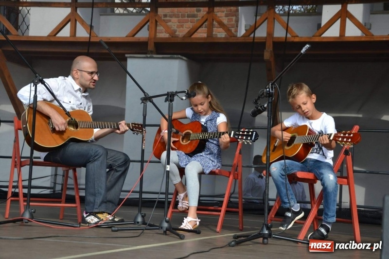 Zdjęcie w galerii na portalu naszraciborz.pl: MDK żegnał dziś lato na zamku  wiadomości z regionu