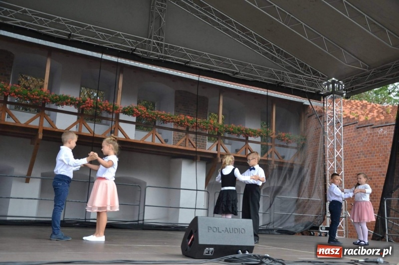 Zdjęcie w galerii na portalu naszraciborz.pl: MDK żegnał dziś lato na zamku  wiadomości z regionu