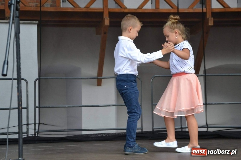 Zdjęcie w galerii na portalu naszraciborz.pl: MDK żegnał dziś lato na zamku  wiadomości z regionu