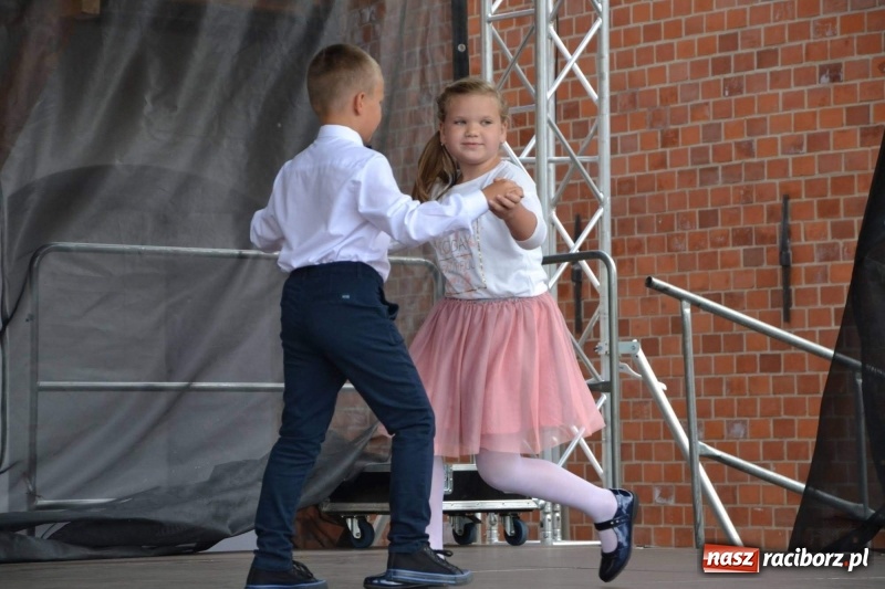 Zdjęcie w galerii na portalu naszraciborz.pl: MDK żegnał dziś lato na zamku  wiadomości z regionu