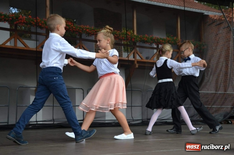 Zdjęcie w galerii na portalu naszraciborz.pl: MDK żegnał dziś lato na zamku  wiadomości z regionu