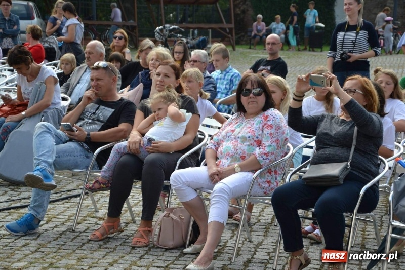 Zdjęcie w galerii na portalu naszraciborz.pl: MDK żegnał dziś lato na zamku  wiadomości z regionu