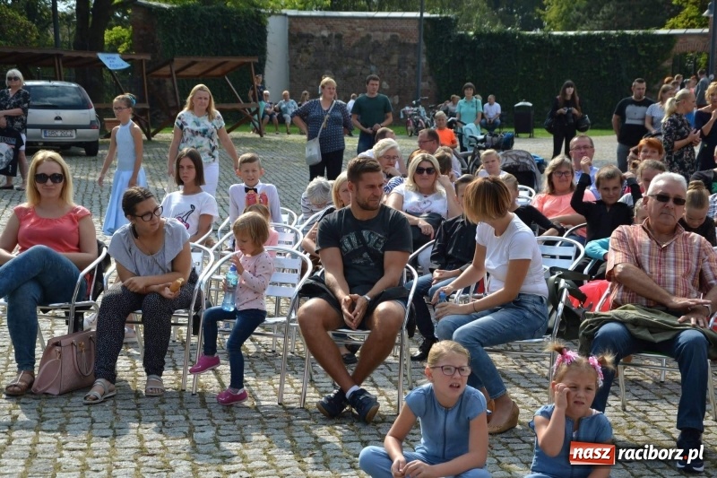 Zdjęcie w galerii na portalu naszraciborz.pl: MDK żegnał dziś lato na zamku  wiadomości z regionu