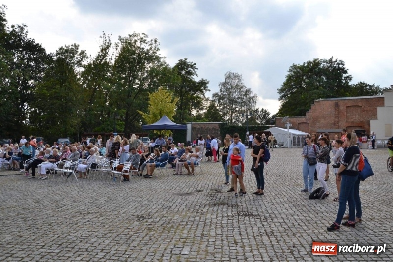 Zdjęcie w galerii na portalu naszraciborz.pl: MDK żegnał dziś lato na zamku  wiadomości z regionu