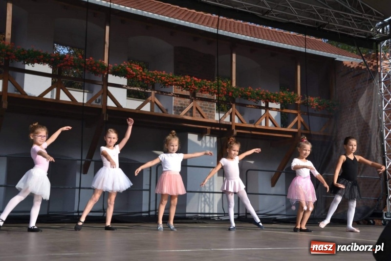 Zdjęcie w galerii na portalu naszraciborz.pl: MDK żegnał dziś lato na zamku  wiadomości z regionu