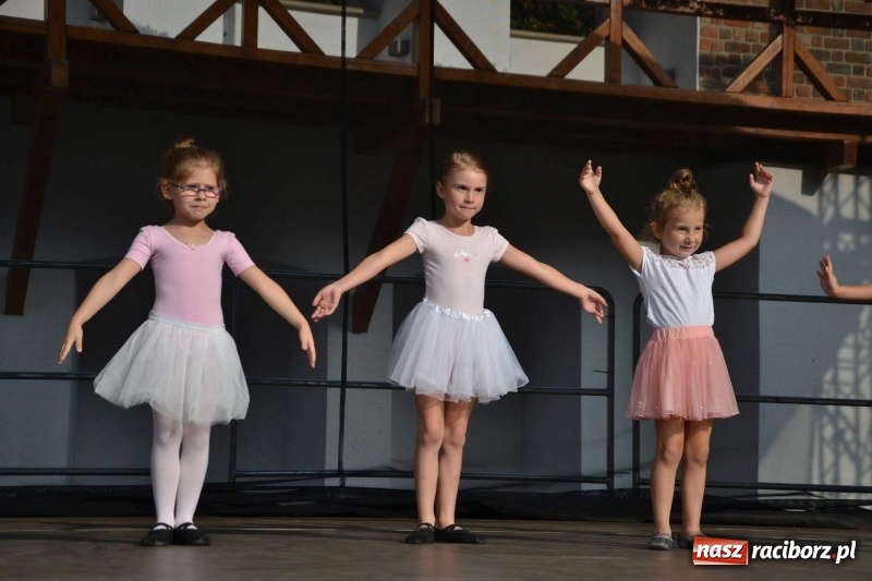 Zdjęcie w galerii na portalu naszraciborz.pl: MDK żegnał dziś lato na zamku  wiadomości z regionu