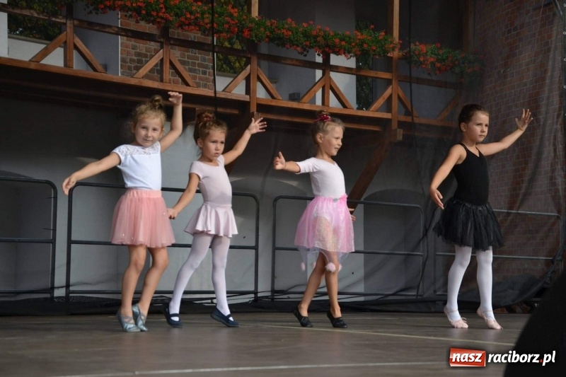 Zdjęcie w galerii na portalu naszraciborz.pl: MDK żegnał dziś lato na zamku  wiadomości z regionu