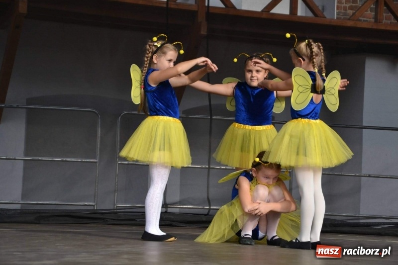 Zdjęcie w galerii na portalu naszraciborz.pl: MDK żegnał dziś lato na zamku  wiadomości z regionu