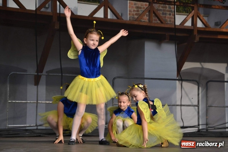 Zdjęcie w galerii na portalu naszraciborz.pl: MDK żegnał dziś lato na zamku  wiadomości z regionu