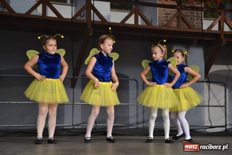 Zdjęcie w galerii na portalu naszraciborz.pl: MDK żegnał dziś lato na zamku  wiadomości z regionu