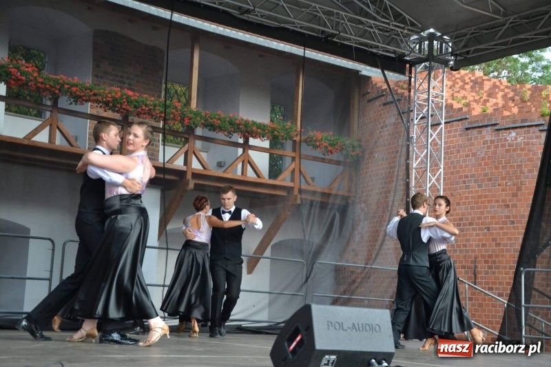 Zdjęcie w galerii na portalu naszraciborz.pl: MDK żegnał dziś lato na zamku  wiadomości z regionu